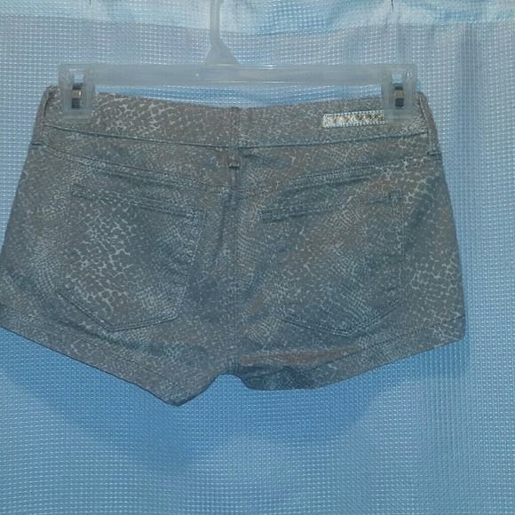 Express snakeskin print shorts - Picture 2 of 4